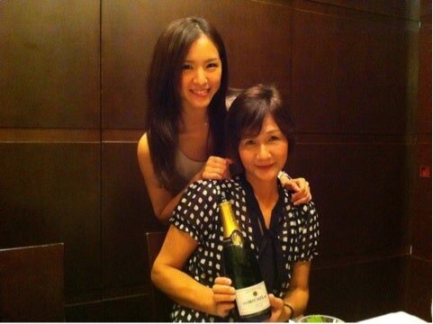 姉・西内ひろさんと西内まりやさんの母親(引用元:西内ひろさん公式アメブロ)