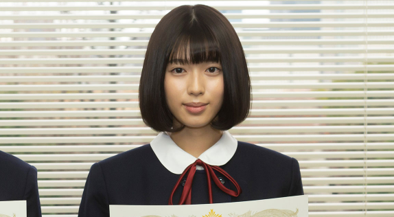 役作りのためボブヘアにカット、声の抑揚も抑えた(引用元:東海テレビ)