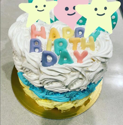 1歳のお誕生日のスマッシュケーキ(引用元：菊池梨沙Instagram)