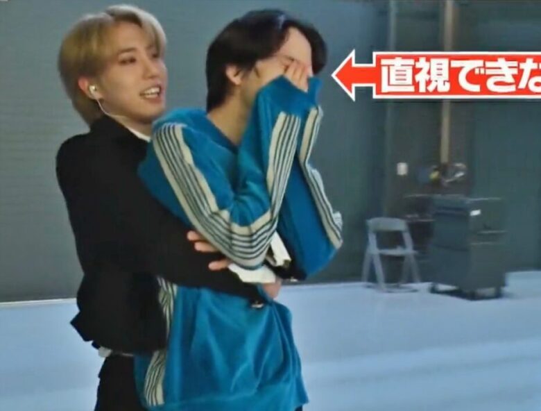 スキズのハンさんに抱っこされて連れ戻される板垣李光人さん