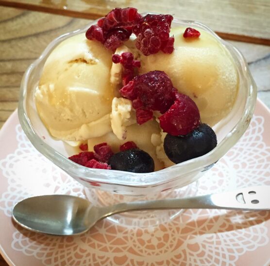 ヴィーガン仕様自家製の豆乳アイスクリーム引用元:伊豆カフェsoraInstagram