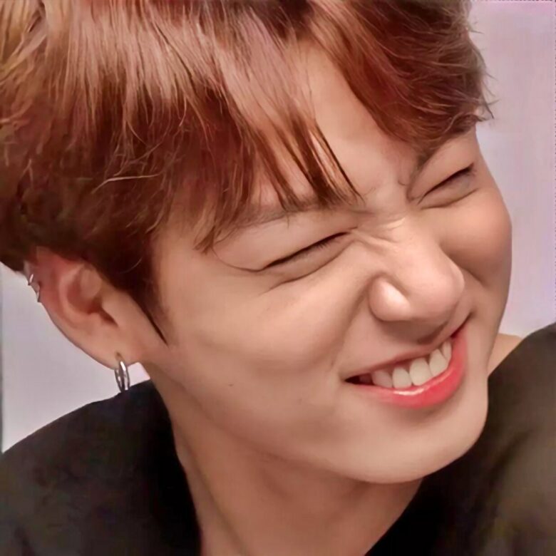 ジョングクさんの鼻にしわを寄せたときの笑顔 引用元:Yahoo!知恵袋