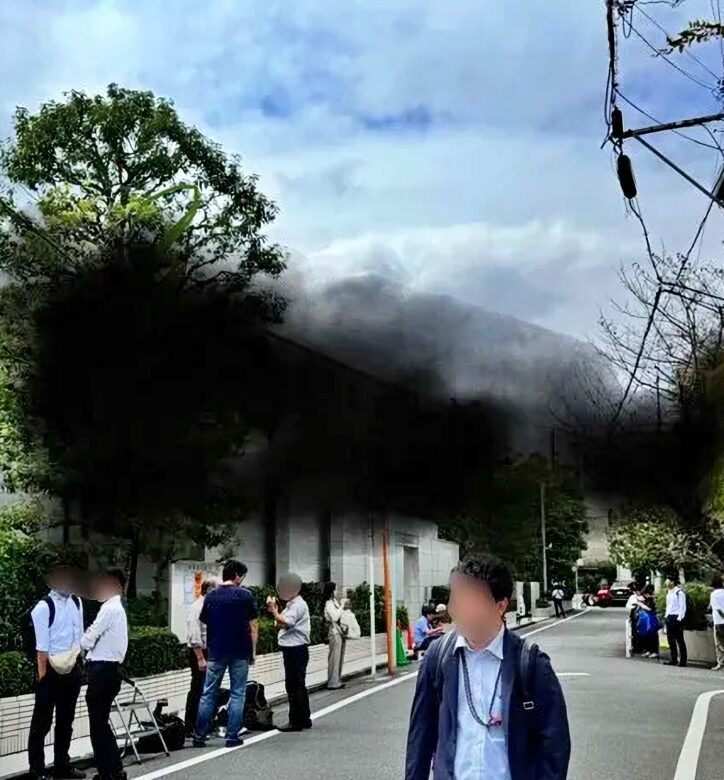 米倉涼子さんの自宅前に集まった報道陣 引用元:芸トピ