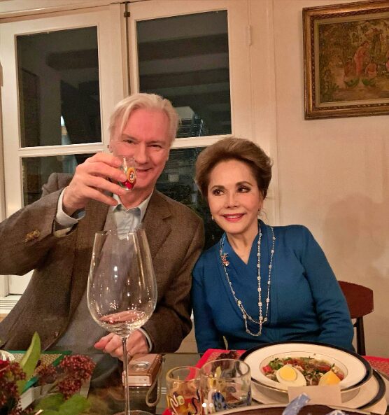 デヴィ夫人の娘カリナさんの夫フリッツさん(左)