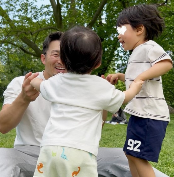 鈴木誠也と畠山愛理の子供・長男と次男の画像