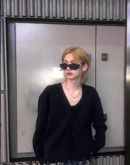 金髪でサングラス姿の市村優汰