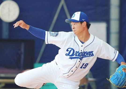 投球をする高橋宏斗選手