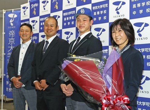 高橋宏斗選手の両親の画像