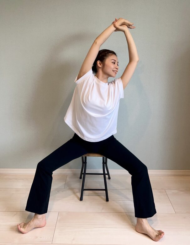 姉の凪香さんのバレエのポーズをする画像