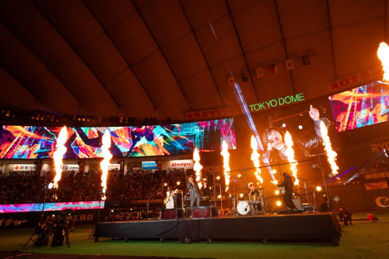 稲葉浩志のタッチメンバー画像