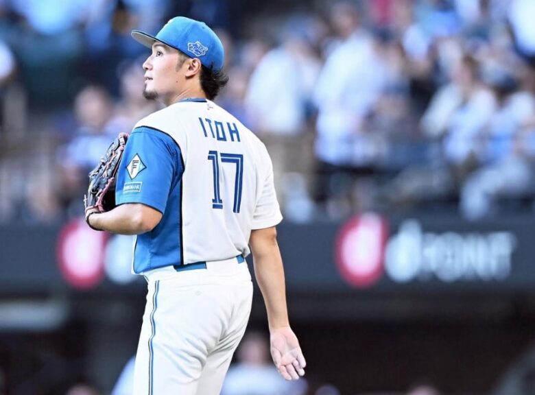 球場にいる大海選手の画像