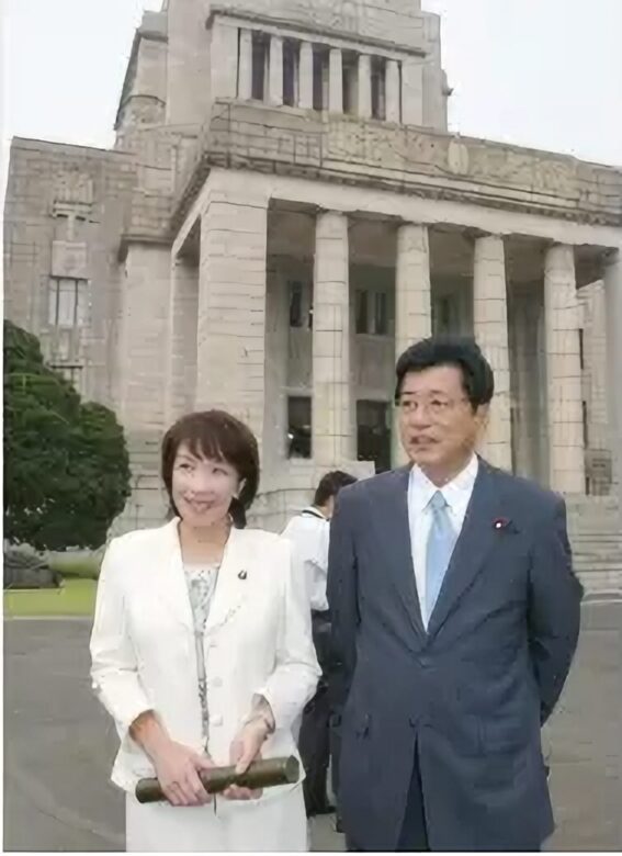 高市早苗と旦那の山本拓の画像