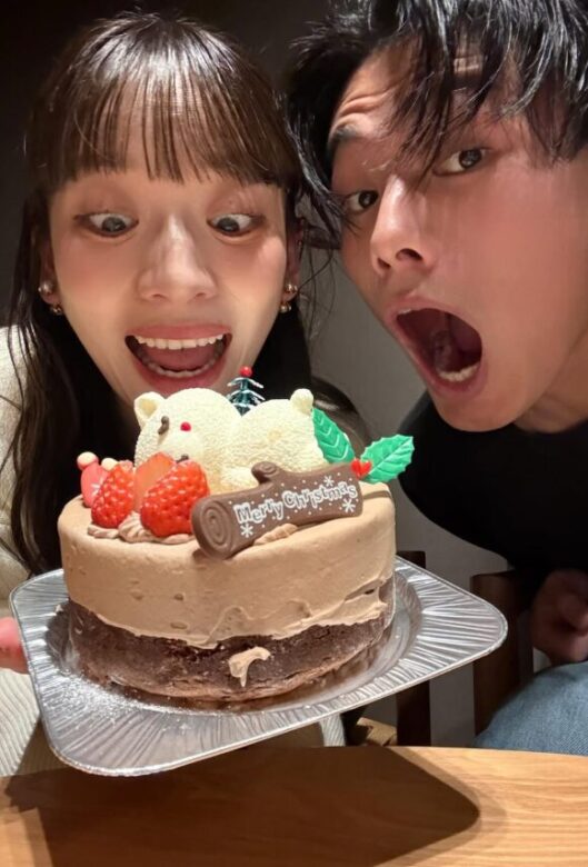 上田綺世と嫁・由布菜月の画像