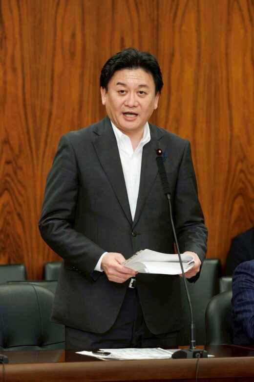 答弁をする武部新