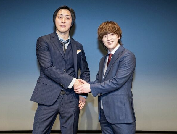 溝口氏と握手するヴァンビ