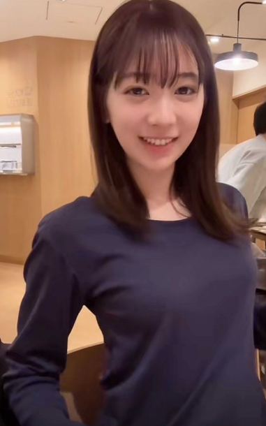 TikTokで踊る今森茉耶