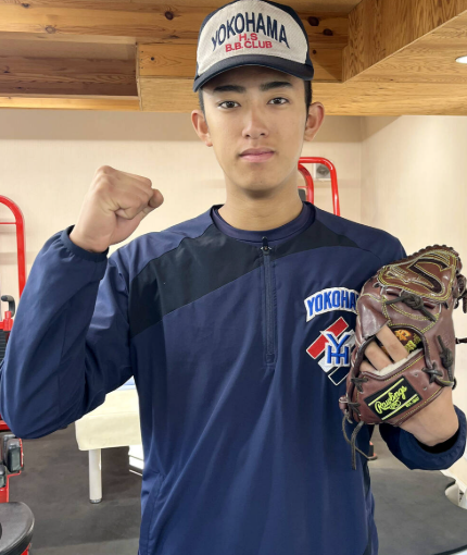 ガッツポーズをする織田翔希