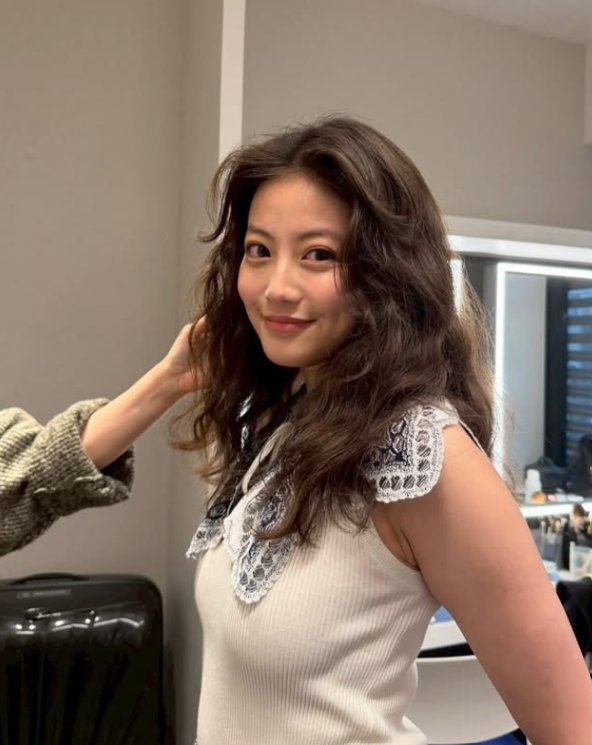 今田美桜のほほ笑むInstagram画像