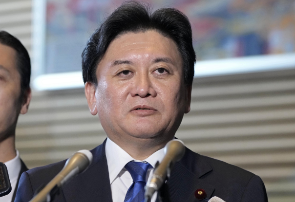 会見をする武部新